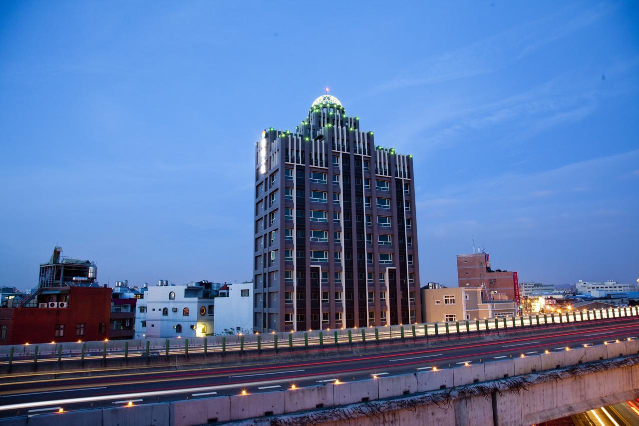 Federal Highway 2 Hotel Taoyuan Bagian luar foto